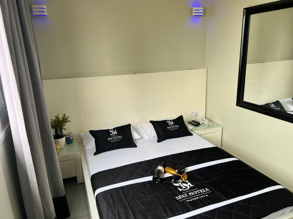 Motel Hofim Bat Yam Esterno foto