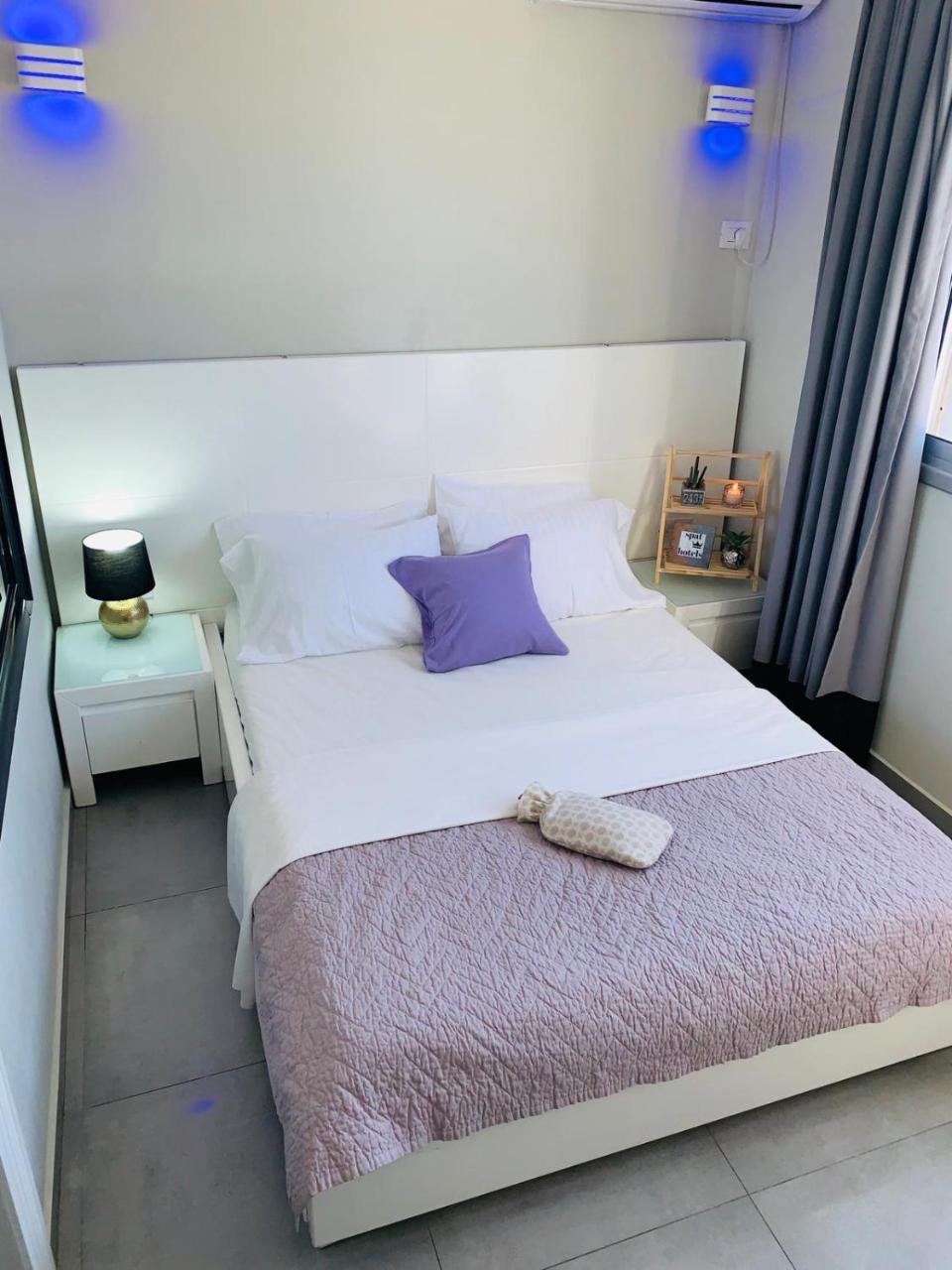 Motel Hofim Bat Yam Esterno foto