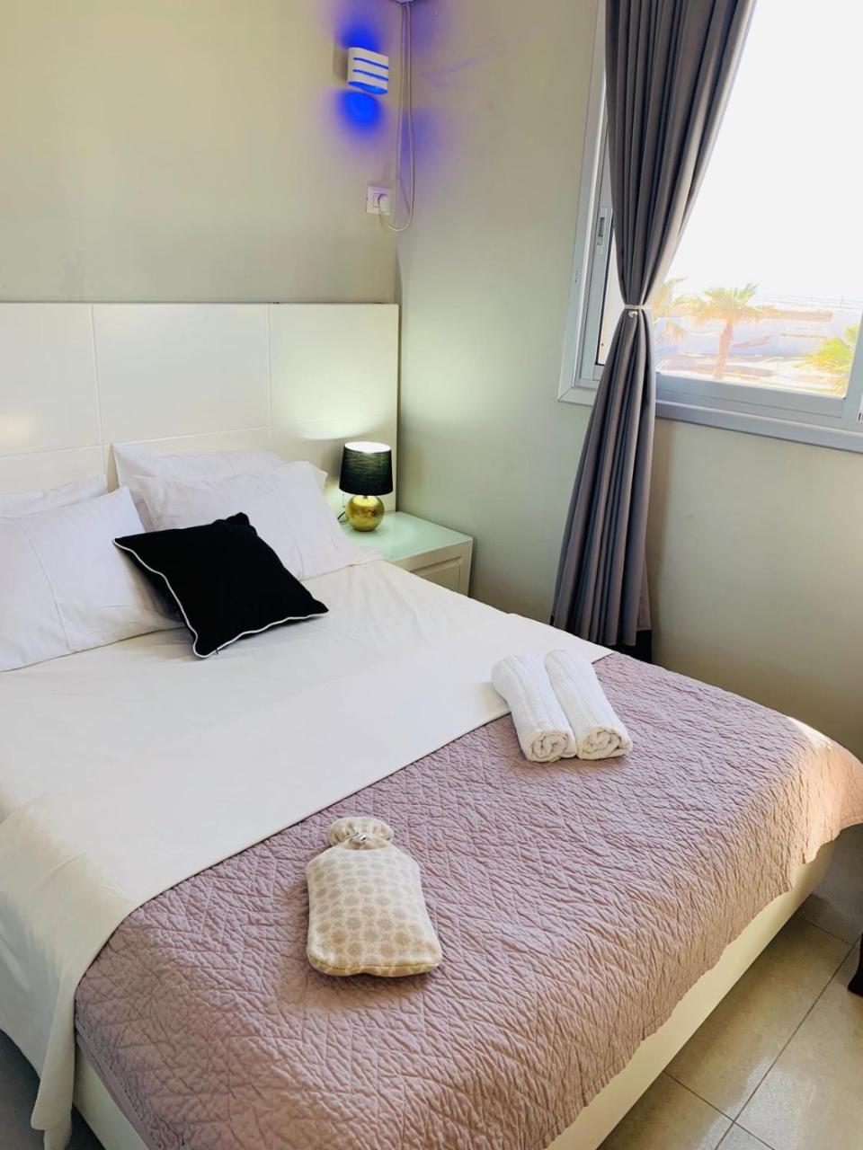 Motel Hofim Bat Yam Esterno foto